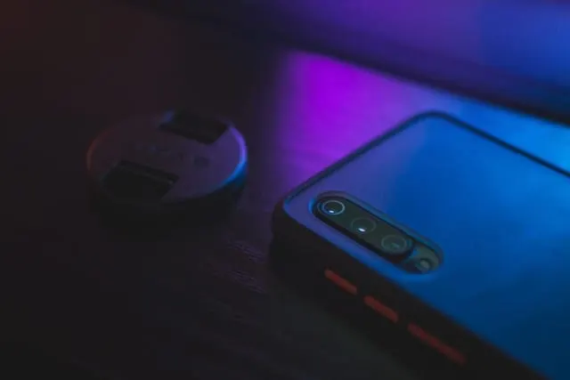How to Take Off a Phone Case?